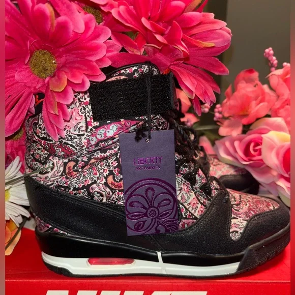 Nike Women’s Sneakers - Picture 5 of 14